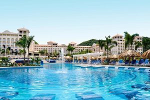 Imagen del Resort Riu en Varadero con Piscinas y Naturaleza
