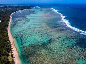 Vista panorámica de las Islas Mauricio con playas de arena blanca