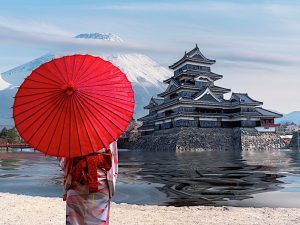 Vista panorámica del paisaje japonés con montañas y sakuras en flor