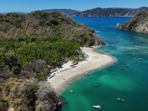 Vista panorámica de Puravida en Costa Rica con Agencia Meridianos