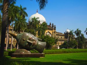 Vista panorámica de los monumentos históricos de la India durante un viaje cultural