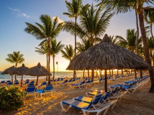 Playa de Punta Cana con arena blanca y aguas cristalinas