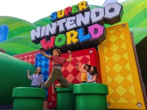 Consola Super Nintendo clásica en color gris con mandos inalámbricos