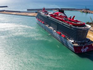 Crucero Virgin Cruises navegando en alta mar