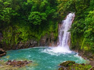 Vista panorámica del Parque Nacional Tenorio en Costa Rica